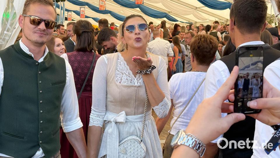 Ein Luftkuss-Foto als Erinnerung an den Frühschoppen. Bild: Gabi Schönberger