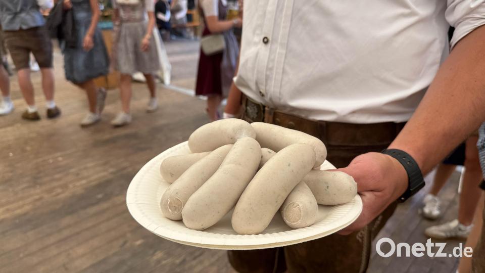 Zum Frühschoppen gehören Weißwürste immer dazu. Bild: Gabi Schönberger