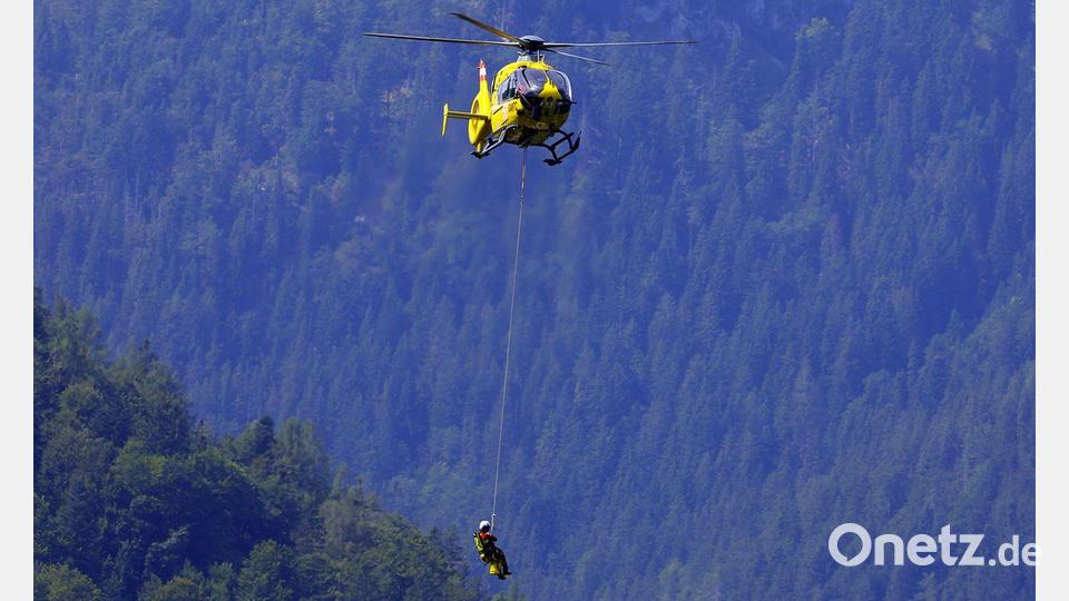 Drei Hubschrauber waren an der Rettung einer gestürzten Wanderin beteiligt. Bild: Markus Leitner/Bayerisches Rotes Kreuz/dpa