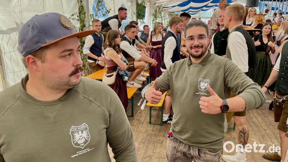 Der Frühschoppen 2025 auf der Flosser Kirwa. Bild: Gabi Schönberger
