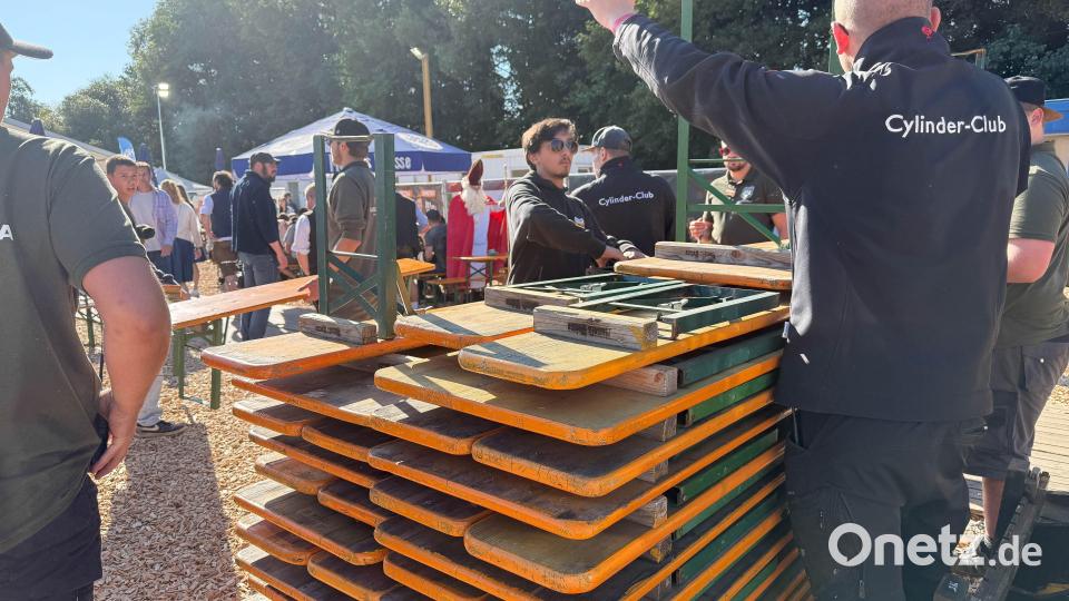Der Frühschoppen 2025 auf der Flosser Kirwa. Bild: Gabi Schönberger