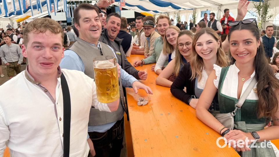 Der Frühschoppen 2025 auf der Flosser Kirwa. Bild: Gabi Schönberger