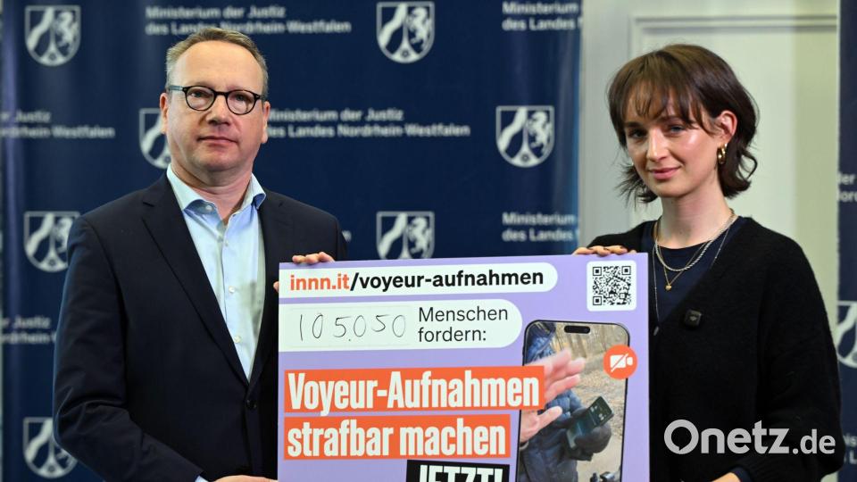 Yanni Gentsch hat die Petition an NRW-Justizminister Benjamin Limbach übergeben. Bild: Federico Gambarini/dpa