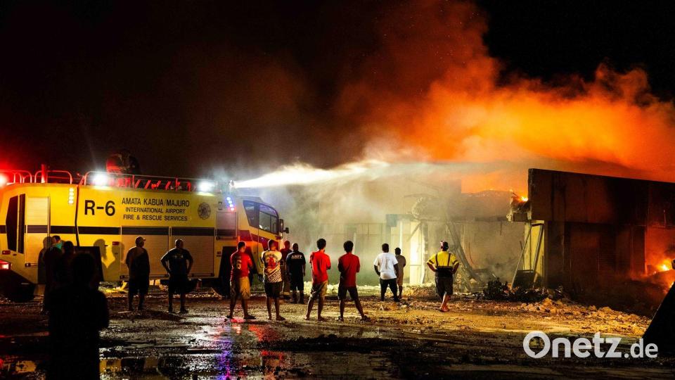 Die schlecht ausgerüstete Feuerwehr kam nicht gegen die Flammen an. Bild: Chewy Lin/AAP/dpa