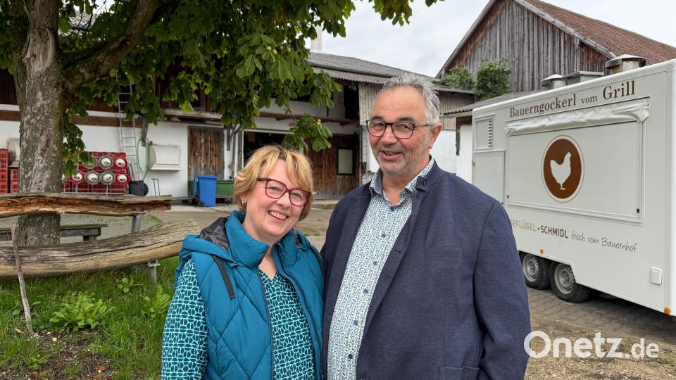 Marina und Willi Schmidl gehen in Rente. Der Geflügelhof in Hiltersdorf stellt den Betrieb ein. Bild: Petra Hartl