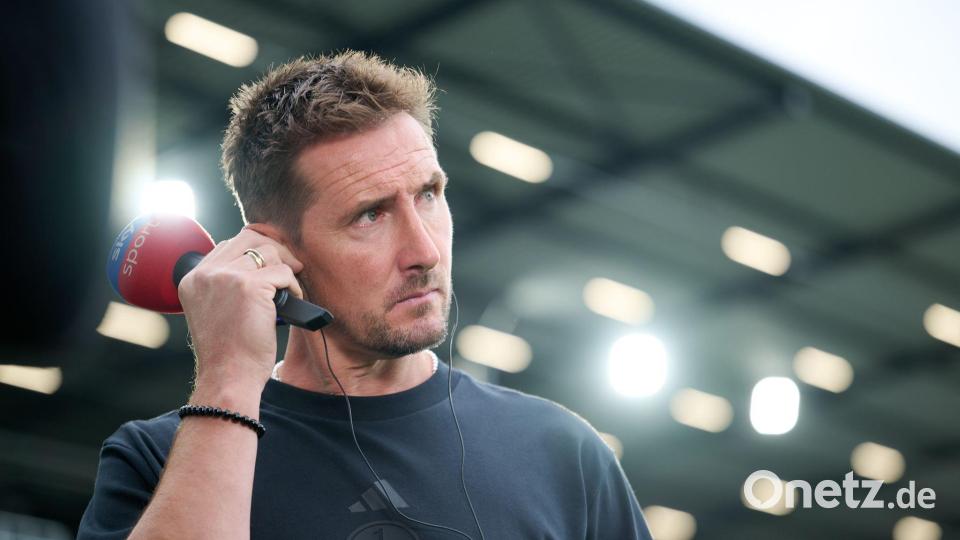 Nürnberg-Trainer Miroslav Klose sieht sich beim Zweitliga-Spiel gegen Paderborn nicht im Mittelpunkt. (Symbolbild) Bild: Bernd Thissen/dpa