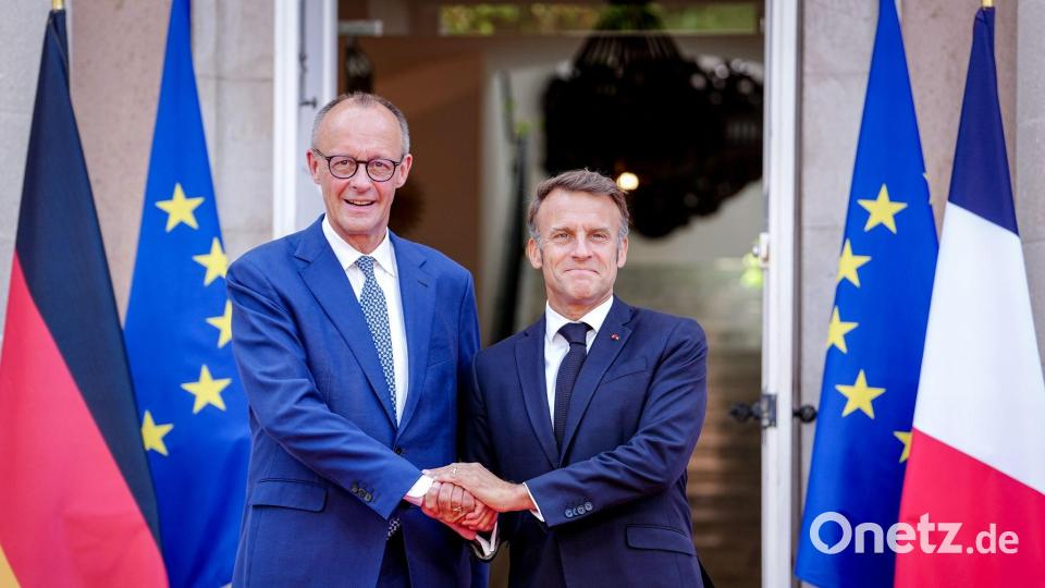 Deutsch-französisches Regierungstreffen an der Côte d’Azur: Bundeskanzler Friedrich Merz und Frankreichs Präsident Emmanuel Macron geben sich die Hand. Bild: Kay Nietfeld/dpa