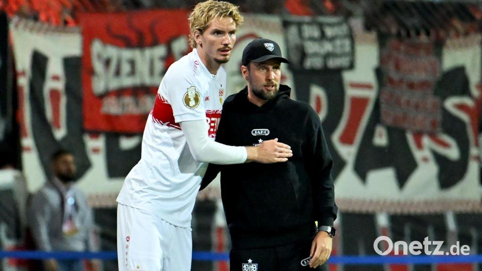 Künftig nicht mehr Seite an Seite: Nick Woltemade und VfB-Coach Sebastian Hoeneß. Bild: Swen Pförtner/dpa