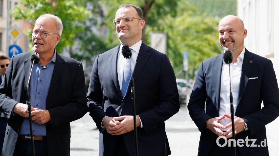 Nach einem ruckeligen Start wollten die Koalitionsfraktionen ein Signal der Geschlossenheit senden. Bild: Heiko Becker/dpa