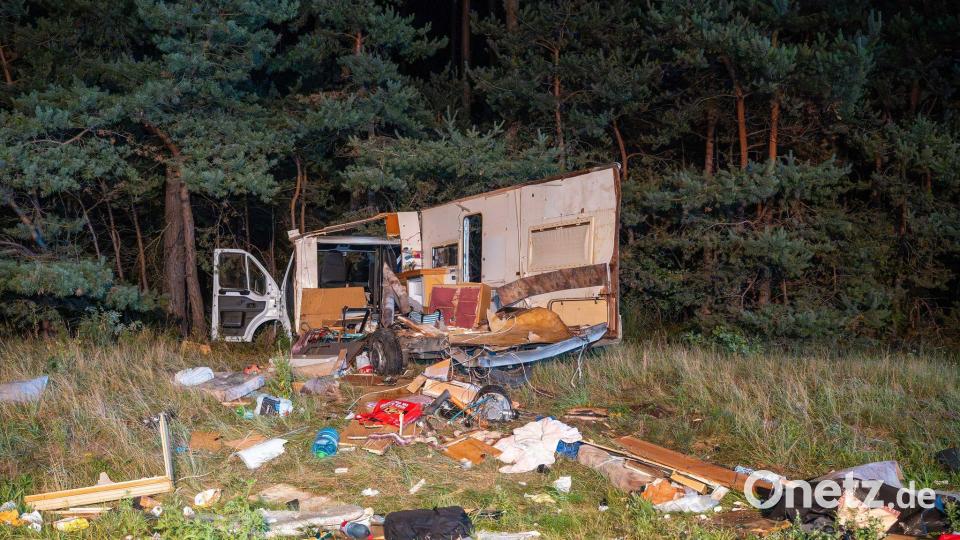 Bei dem Unfall wurden sechs Personen verletzt, drei von ihnen schwer. Bild: Lars Haubner/NEWS5/dpa