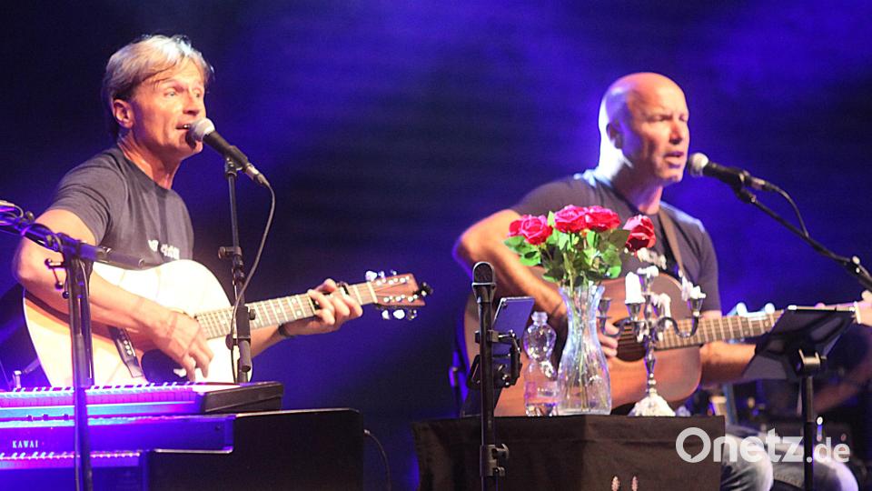 Das Duo &quot;Zwoa Achterl - bitte&quot; eröffnete den Konzertabend mit dem STS-Klassiker „Irgendwann bleib i dann dort“. Bild: Hirsch
