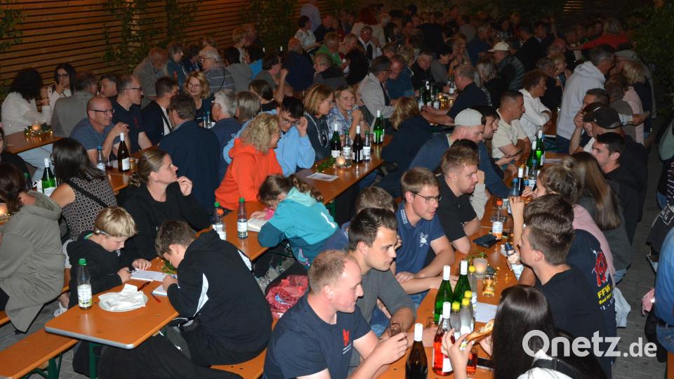 Volles Haus am Samstagabend beim Weinabend des BRK Bad Neualbenreuth in der Festhalle am Freizeitareal. Bild: jr
