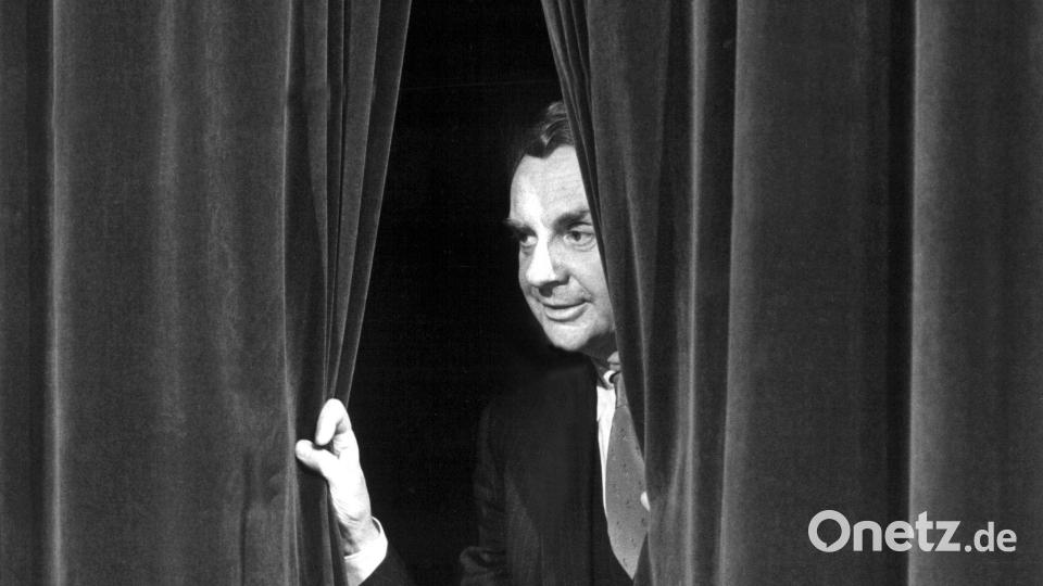 Harald Juhnke galt als Berliner Schnauze mit Smoking. (Archivbild) Bild: Istvan Bajzat/dpa
