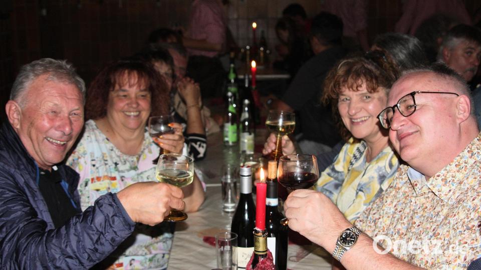Die Stimmung beim 34. Weinfest der FFW Wiesau war - wie gewohnt - sehr gut. Bild: wro