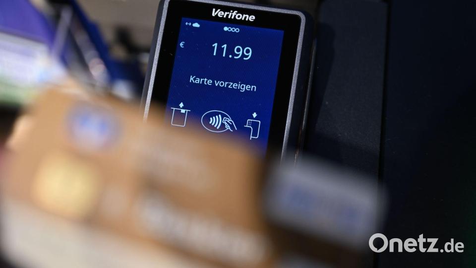 Bezahlen quasi im Vorbeigehen. (Symolbild) Bild: Bernd Weißbrod/dpa