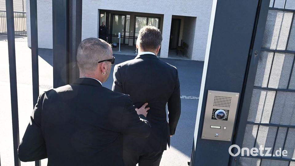 Gegen Krah ermittelt die Staatsanwaltschaft Dresden in einem seperaten Verfahren. Bild: Robert Michael/dpa
