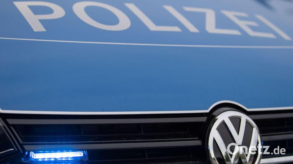 Rund 800 Helfer suchen in der Nähe von Ingolstadt nach einem vermissten Rentner. (Symbolbild) Bild: Lino Mirgeler/dpa