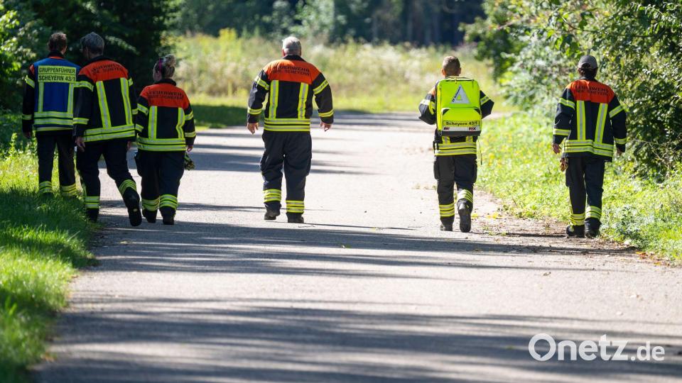 Rettungskräfte suchen nach einem vermisstem 83-jährigen Mann. Bild: Peter Kneffel/dpa