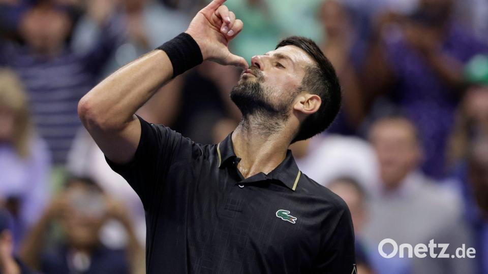 Novak Djokovic widmet seinem Sieg seiner Tochter, die ihren 8. Geburtstag feierte. Bild: Adam Hunger/AP/dpa