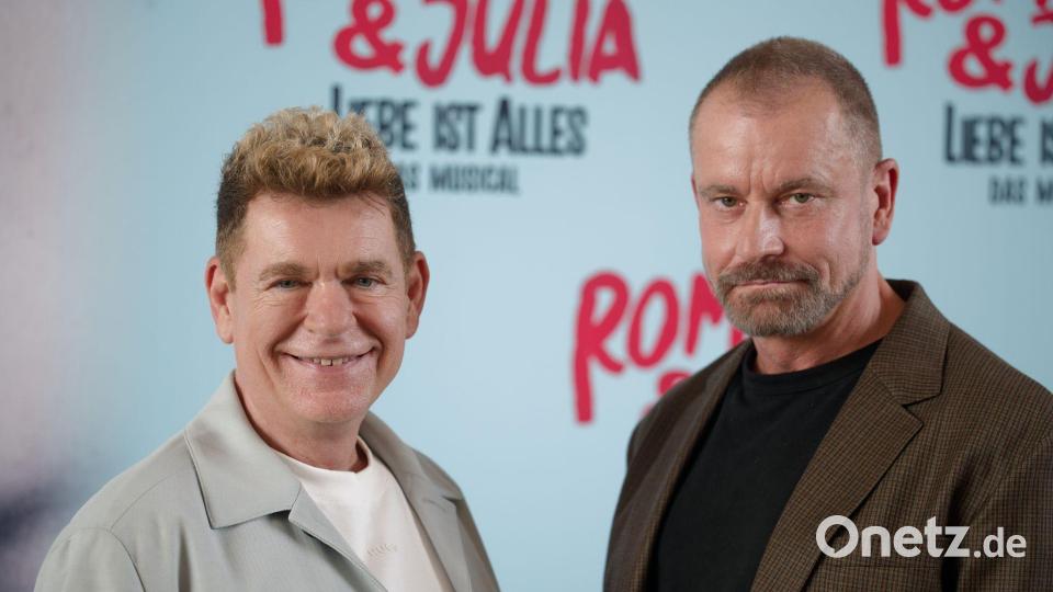 Das Musical  „Romeo &amp; Julia – Liebe ist alles“ von Peter Plate (links) und Ulf Leo Sommer geht bald auf Tournee. Bild: Henning Kaiser/dpa