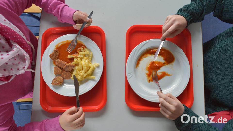 Ein gemeinsames Mittagessen hat einen verbindenden Charakter. (Symbolbild) Bild: Ralf Hirschberger/dpa-Zentralbild/dpa