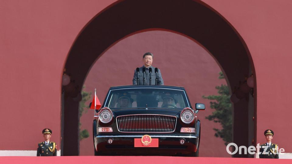 Xi hatte vor der Waffenschau in Peking friedliche Absichten seiner Armee betont. Bild: Wang Ye/XinHua/AP/dpa
