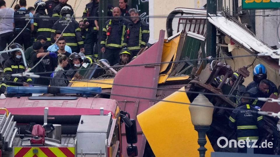 Sirenen heulten nach dem Unfall pausenlos. Bild: Armando Franca/AP/dpa