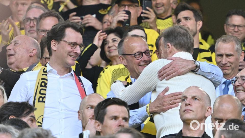 Partei- und BVB-Freunde: Friedrich Merz (Mitte) und Hans-Joachim Watzke (Archivfoto). Bild: Bernd Thissen/dpa