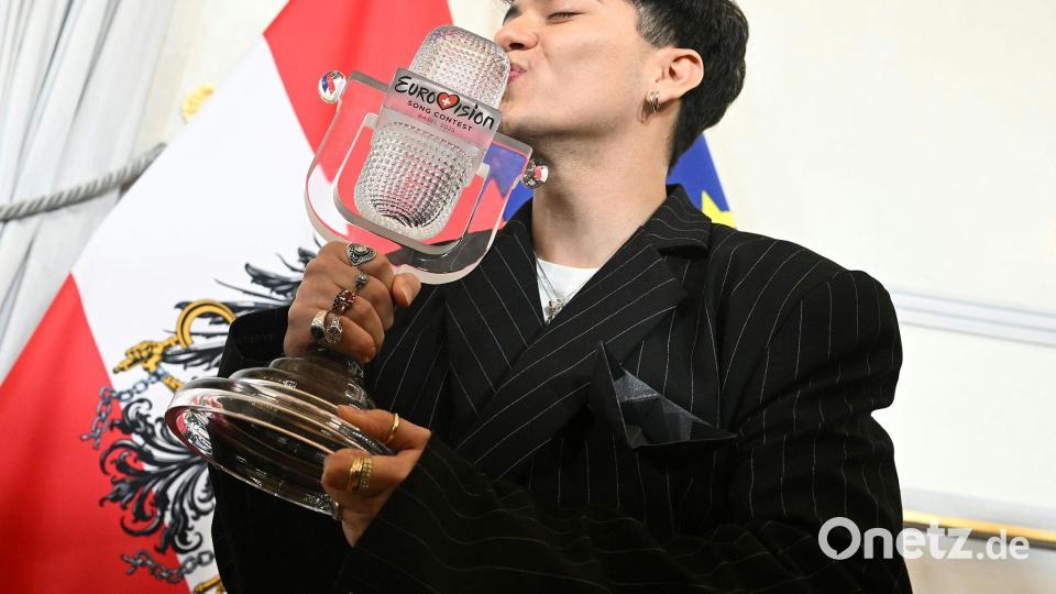 Ein letzter Kuss - dann ging die ESC-Trophäe zu Bruch. (Archivbild) Bild: Helmut Fohringer/APA/dpa