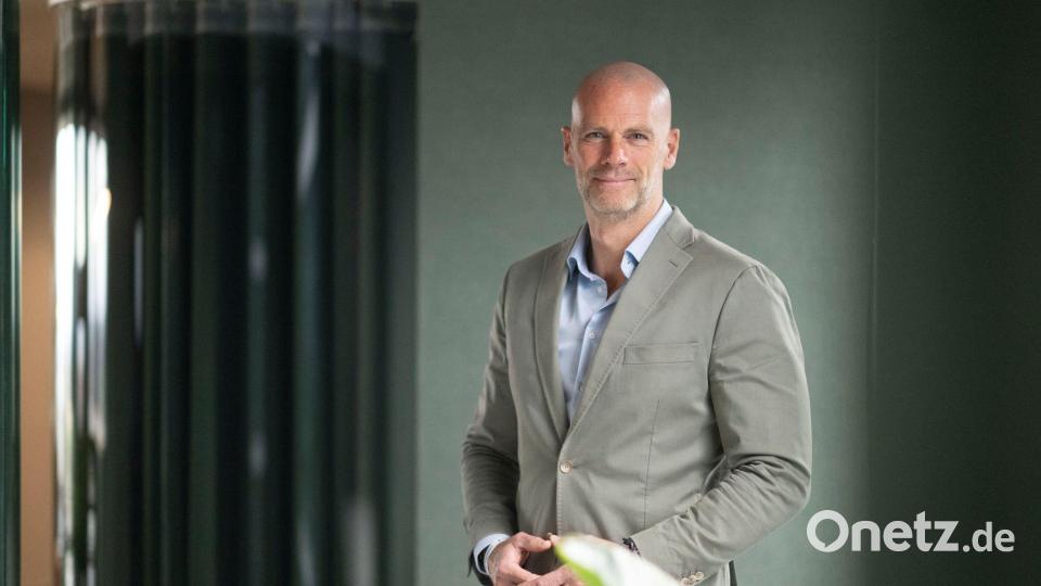 Autoexperte Constantin Gall von EY analysiert die Herausforderungen der Zulieferindustrie. (Archivbild) Bild: Marijan Murat/dpa