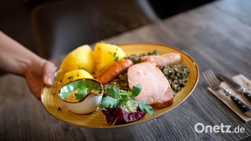 Ob die Gastronomen Steuererleichterungen weitergeben, ist fraglich. (Archivbild) Bild: Sina Schuldt/dpa