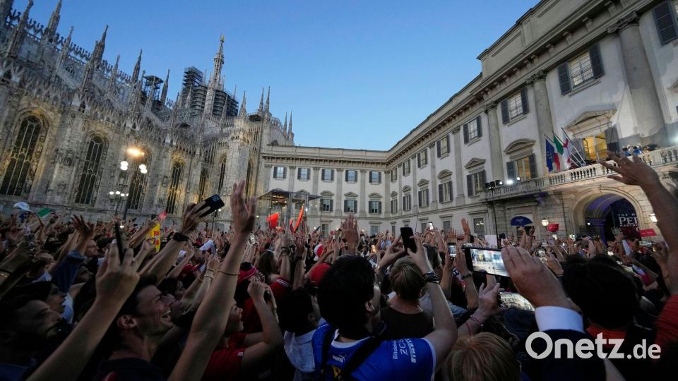 Was für eine Einstimmung für Ferrari aufs Heimrennen. Bild: Luca Bruno/AP/dpa