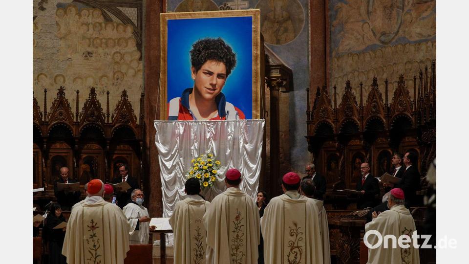 2020 wurde Carlo Acutis bereits seliggesprochen. (Archivbild) Bild: Gregorio Borgia/AP/dpa
