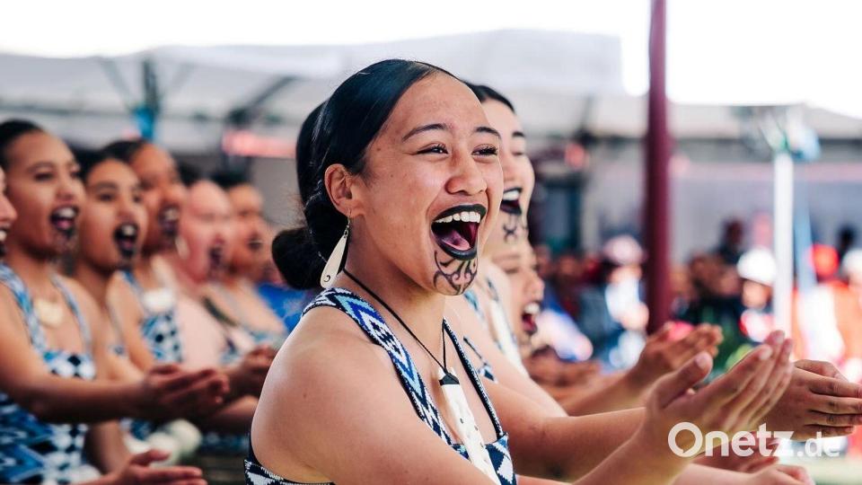 Das Krönungsjubiläum wurde von traditionellen Tänzen begleitet. Bild: Te Tari o te Kiingitanga/dpa