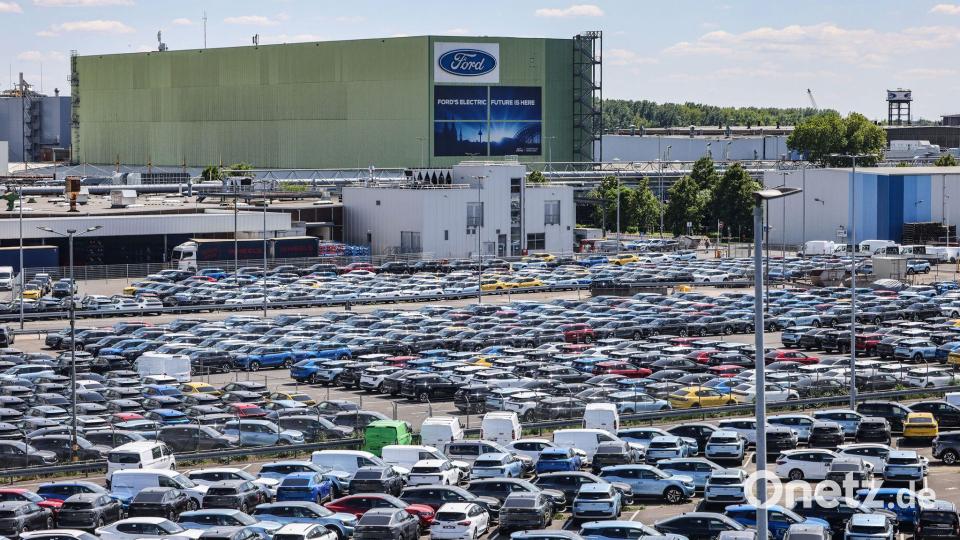 Das Angebot an Ford-Neuwagen auf dem Gelände des Kölner Werks ist groß, die Nachfrage aber hat noch Luft nach oben. Bild: Oliver Berg/dpa