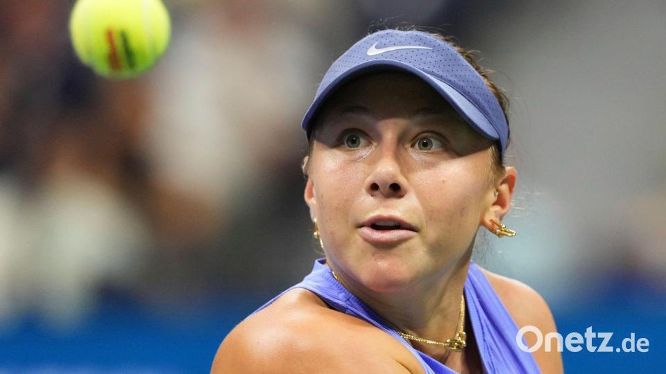 Voller Fokus auf den Ball: Amanda Anisimova gewann ein packendes Halbfinale gegen Naomi Osaka. Bild: Kirsty Wigglesworth/AP/dpa