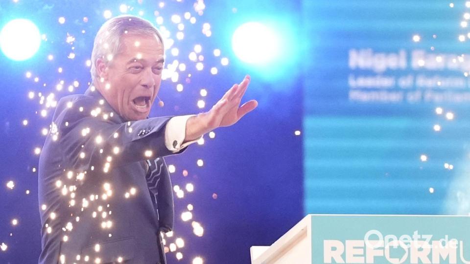 Nigel Farage lässt sich nach dem Rayner-Rücktritt feiern. Bild: Jacob King/PA Wire/dpa