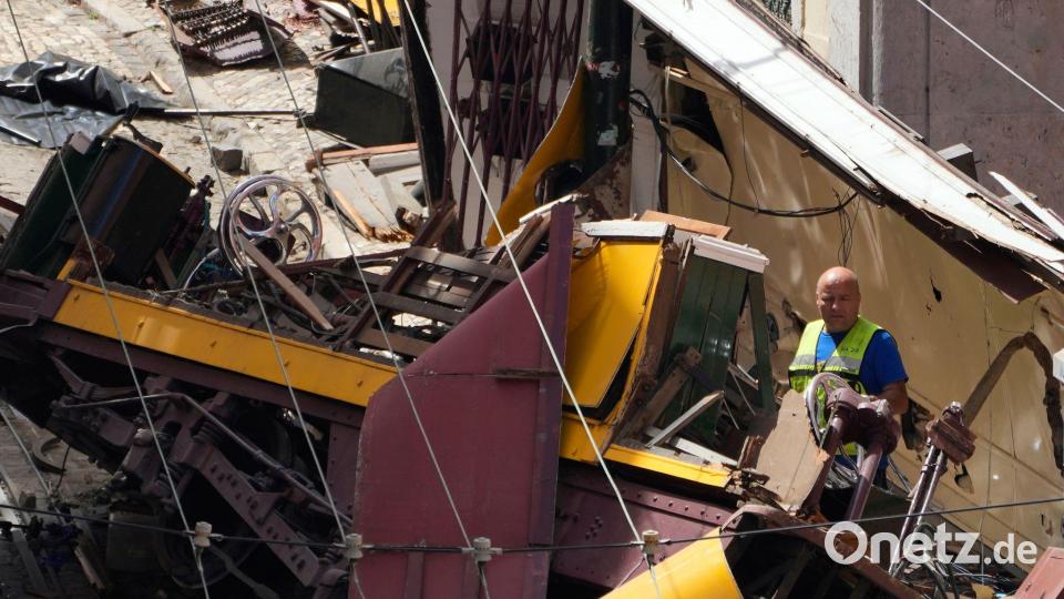 Bei dem schwersten Unglück dieser Art mit Standseilbahnen in Lissabon sind 16 Menschen ums Leben gekommen und 21 zum Teil schwer verletzt worden. Bild: Armando Franca/AP/dpa