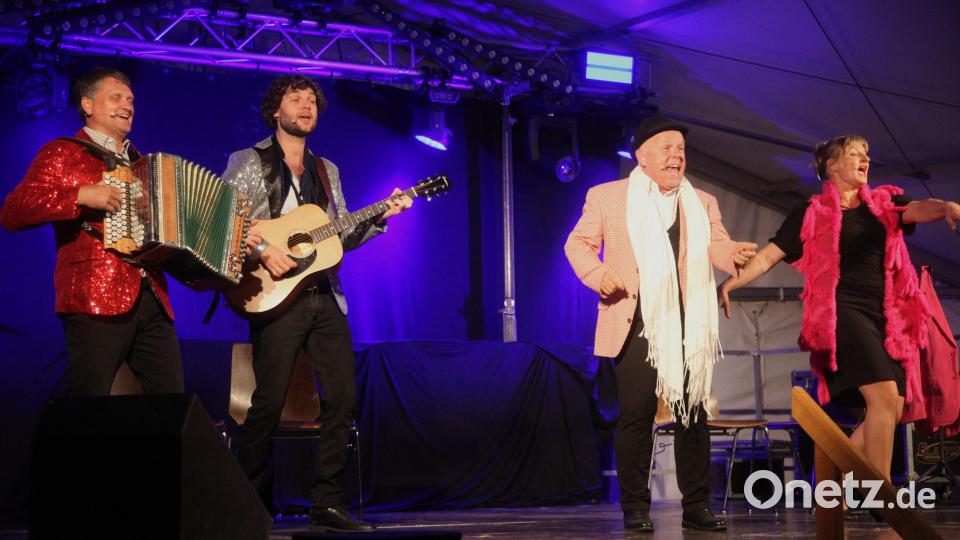 Die &quot;Amigos&quot; und &quot;das schönste Paar der Welt&quot;: Zu sehen und zu hören beim Zelt- und Kulturfestival in Schwandorf. Bild: Hirsch