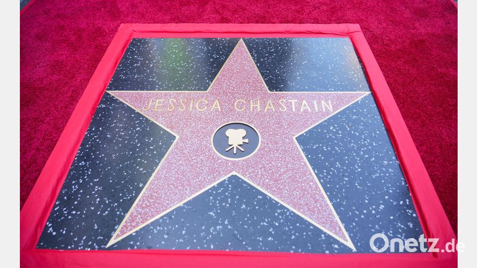 Es ist die 2.819. Sternenplakette auf dem berühmten Bürgersteig in Hollywood. Bild: Jordan Strauss/Invision/AP/dpa