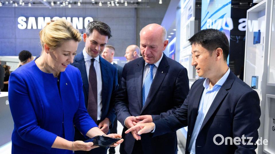 Samsung präsentiert auf der IFA neue Handymodelle. Bild: Bernd von Jutrczenka/dpa