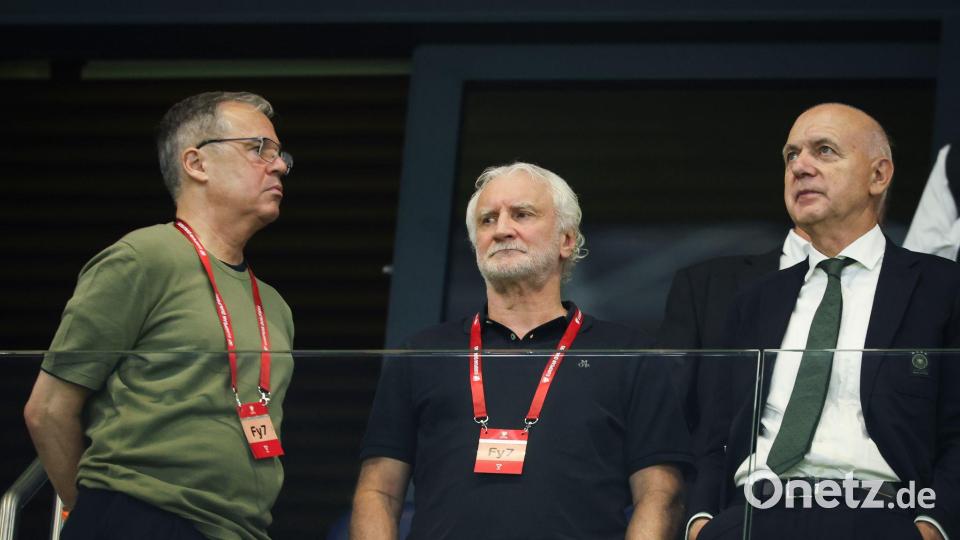 Verspricht einen anderen Auftritt im nächsten Spiel: DFB-Geschäftsführer Andreas Rettig (l). Bild: Christian Charisius/dpa