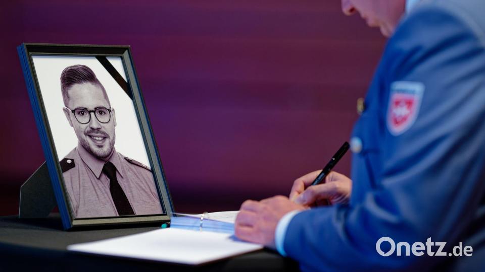 Der Polizist war bei einem Einsatz erschossen worden. Bild: Uwe Anspach/dpa