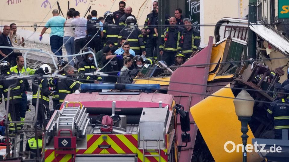 Unter den 16 Toten des Seilbahnunglücks in Lissabon ist nach derzeitigen Angaben des Auswärtigen Amtes kein Deutscher. Bild: Armando Franca/AP/dpa