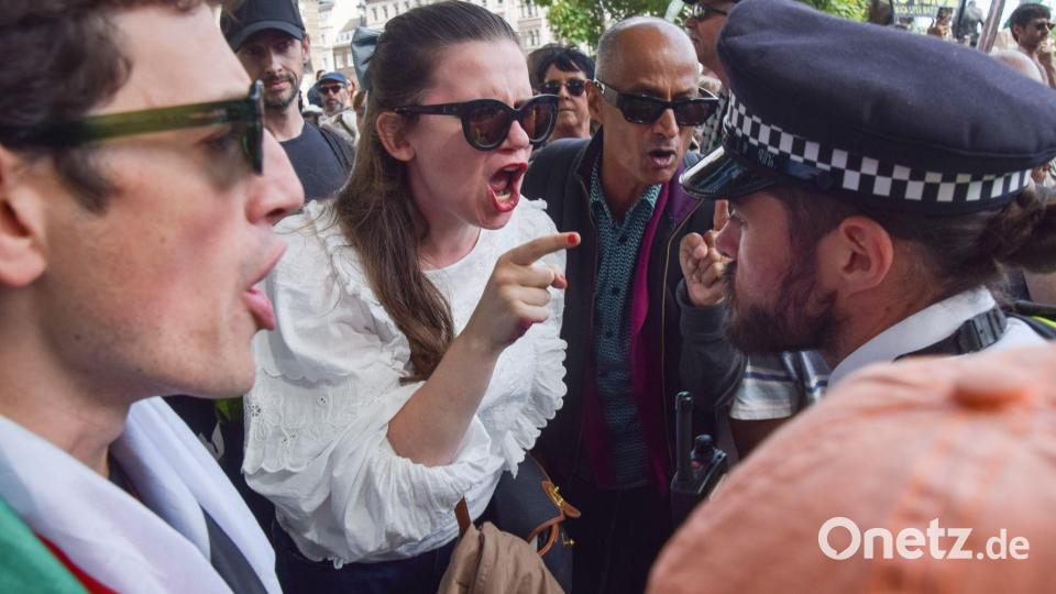 Teilweise soll es zu aggressivem Verhalten gegenüber Polizisten gekommen sein. Bild: Vuk Valcic/ZUMA Press Wire/dpa