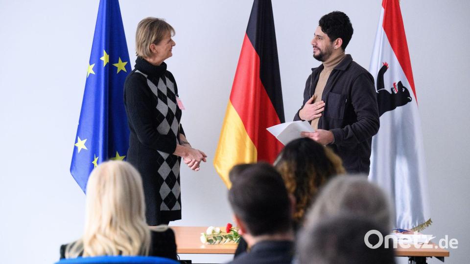Viele Menschen, die als Flüchtlinge aus Syrien nach Deutschland gekommen sind, erfüllen inzwischen die Voraussetzungen für eine Einbürgerung. (Archivfoto) Bild: Bernd von Jutrczenka/dpa