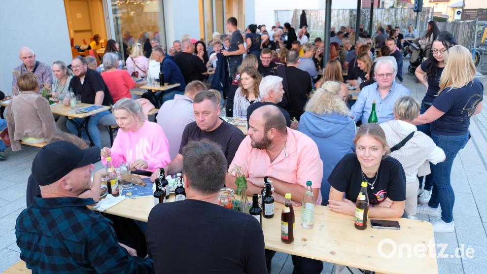 Das Weinfest der Ladykracher entwickelte sich zu einem stimmungsvollen Abend. Bild: do