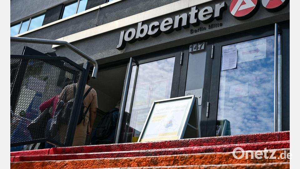 Für die Jobcenter wird sich nach der geplanten Bürgergeld-Reform voraussichtlich einiges ändern. (Symbolbild) Bild: Jens Kalaene/dpa