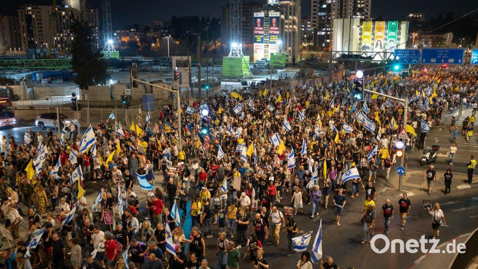 Der Druck auf Israels Premier wächst auch im eigenen Land. Bild: Ilia  Yefimovich/dpa