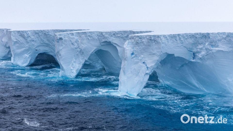 Ein Forscher beschreibt den Eisberg wie „eine Wand von Horizont zu Horizont“. Bild: Richard Sidey/Eyos Expeditions/dpa
